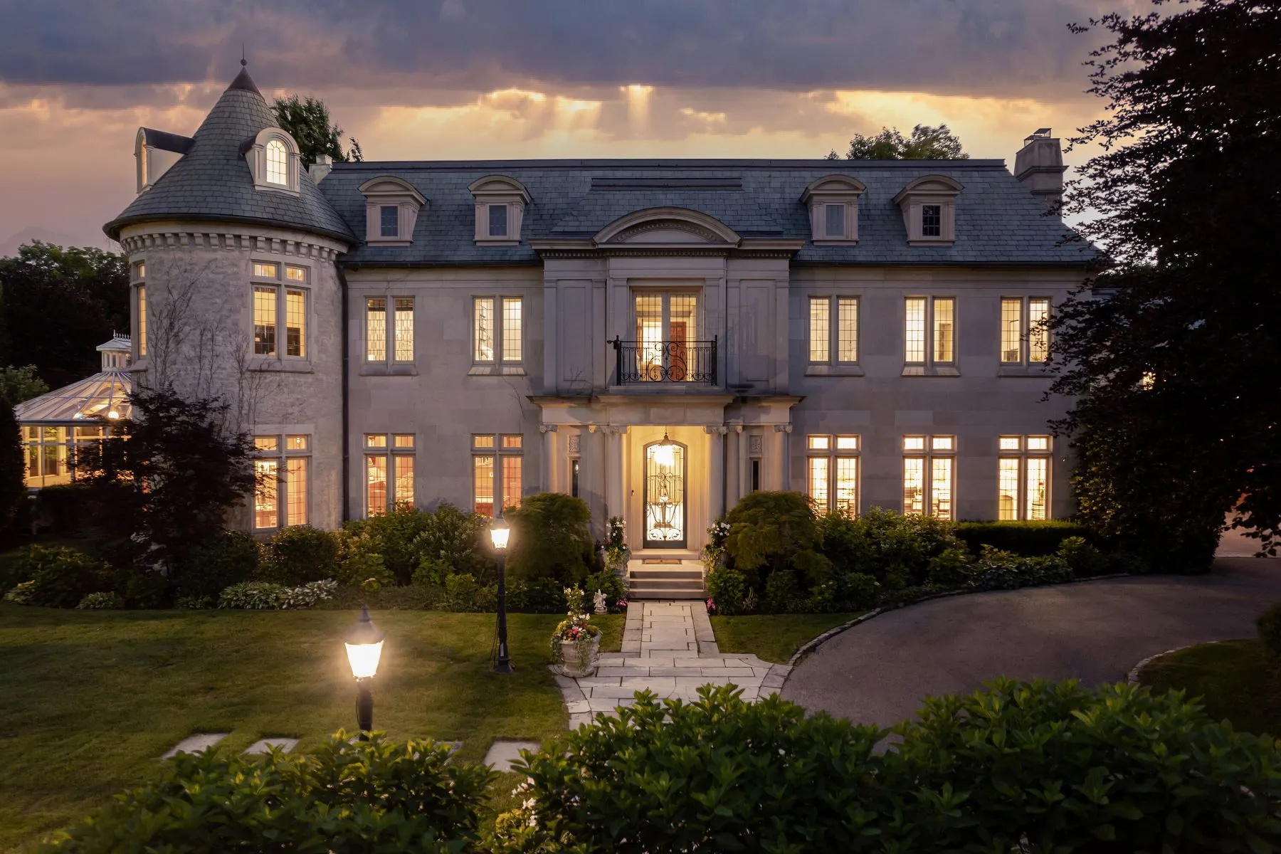 Luxury estate mansion on the Ottawa River — waterfront estate property guide 2026